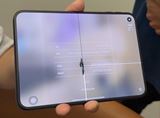 iPhone Duo m� probl�my s displejom, zahrievan�m a aj p�ntom, ak sa do� dostan� ne�istoty